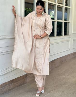 Floral embroidered silk blend v neck kurta trouser & dupatta set 3