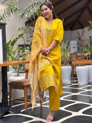 Floral embroidered silk blend round neck kurta trouser & dupatta set 2