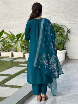 Floral embroidered silk blend v neck kurta trouser & dupatta set 2