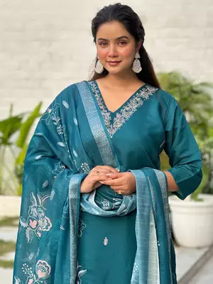Floral embroidered silk blend v neck kurta trouser & dupatta set 3