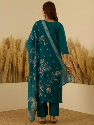 Floral embroidered silk blend v neck kurta trouser & dupatta set 2