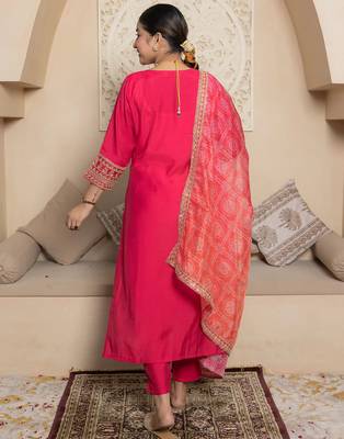 Floral embroidered silk blend round neck kurta trouser & dupatta set 2