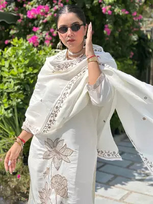 Floral embroidered silk blend v neck kurta trouser & dupatta set 3