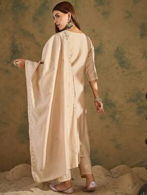 Floral embroidered silk blend v neck kurta trouser & dupatta set 2