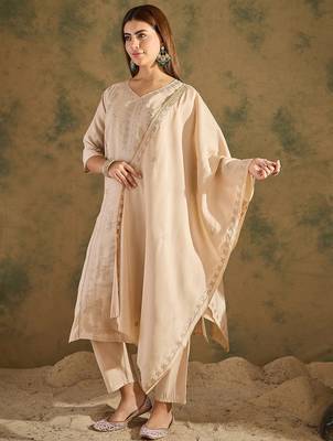 Floral embroidered silk blend v neck kurta trouser & dupatta set 3