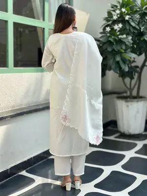 Floral embroidered silk blend v neck kurta trouser & dupatta set 2