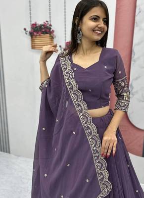 Womens  Heavy Embroidered Wedding Festive Outfit Lehenga Choli Set 2
