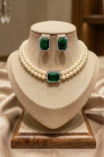 Elegant emerald green pearl necklace set with stud earrings for women