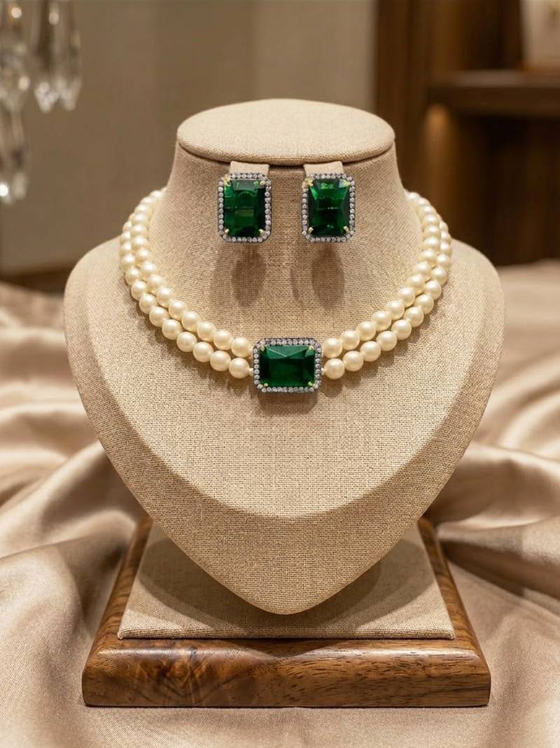 Elegant emerald green pearl necklace set with stud earrings for women