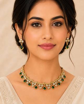 Elegant emerald green kundan necklace set with drop earrings for women 1