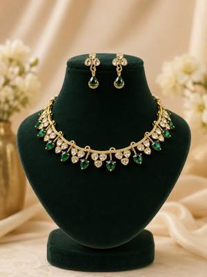 Elegant emerald green kundan necklace set with drop earrings for women 2