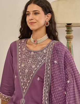 Floral embroidered silk blend round neck kurta trouser & dupatta 3