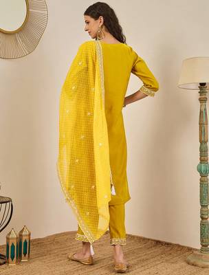Floral embroidered silk blend round neck kurta trouser & dupatta 2