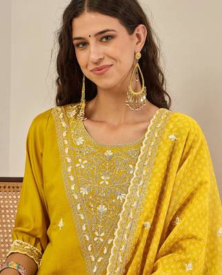 Floral embroidered silk blend round neck kurta trouser & dupatta 3