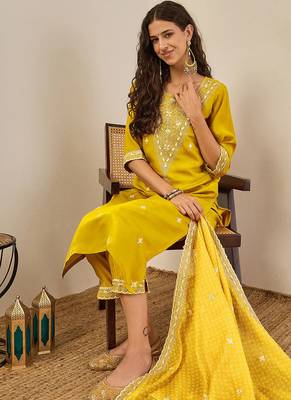 Floral embroidered silk blend round neck kurta trouser & dupatta 4