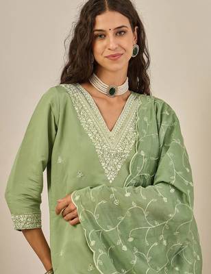 Floral embroidered cotton silk v neck kurta trouser & dupatta 4