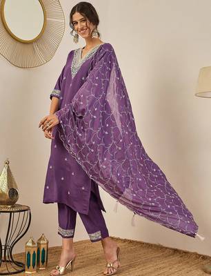 Floral embroidered cotton silk v neck kurta trouser & dupatta 3
