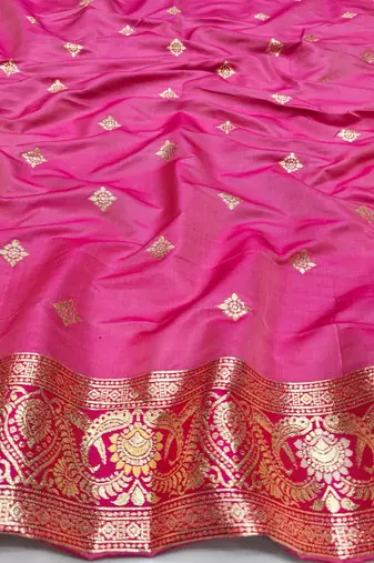 Cream zari woven silk blend saree with blouse piece