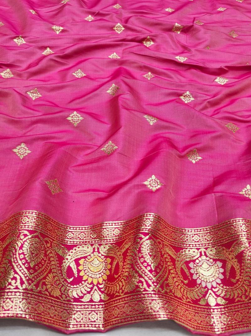 Cream zari woven banarasi silk blend saree with blouse piece