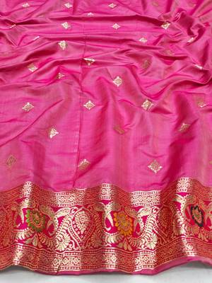 Gold zari woven silk blend saree with blouse piece 4