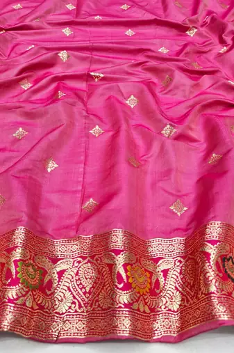 Gold zari woven silk blend saree with blouse piece