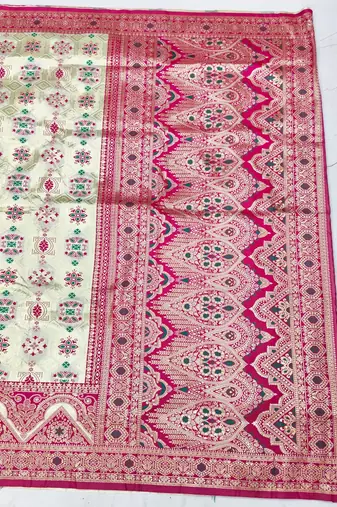 Cream zari woven patola silk blend festive saree with blouse piece