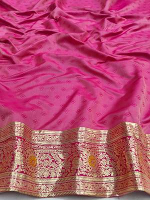 Gold zari woven silk blend saree with blouse piece 4