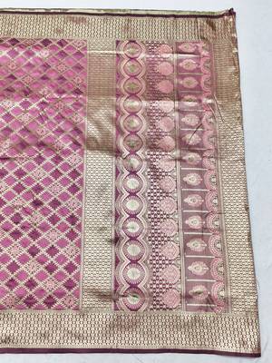 Magenta zari woven silk blend saree with blouse piece 2