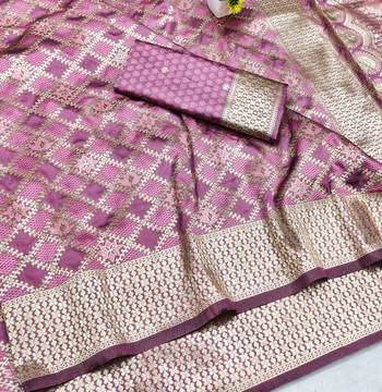 Magenta zari woven silk blend saree with blouse piece 3