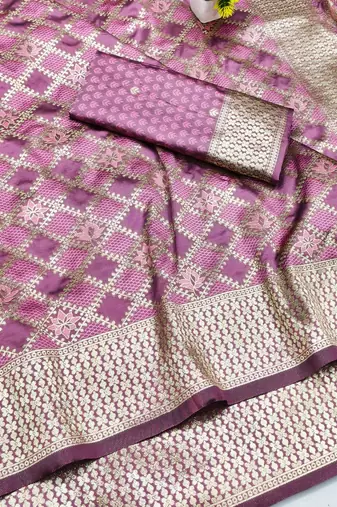 Magenta zari woven silk blend saree with blouse piece