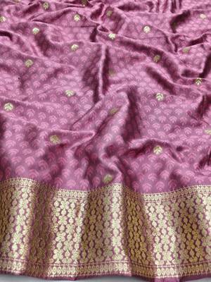 Magenta zari woven silk blend saree with blouse piece 4
