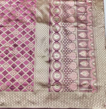 Magenta zari woven silk blend saree with blouse piece 5