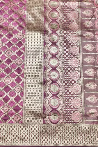 Magenta zari woven silk blend saree with blouse piece