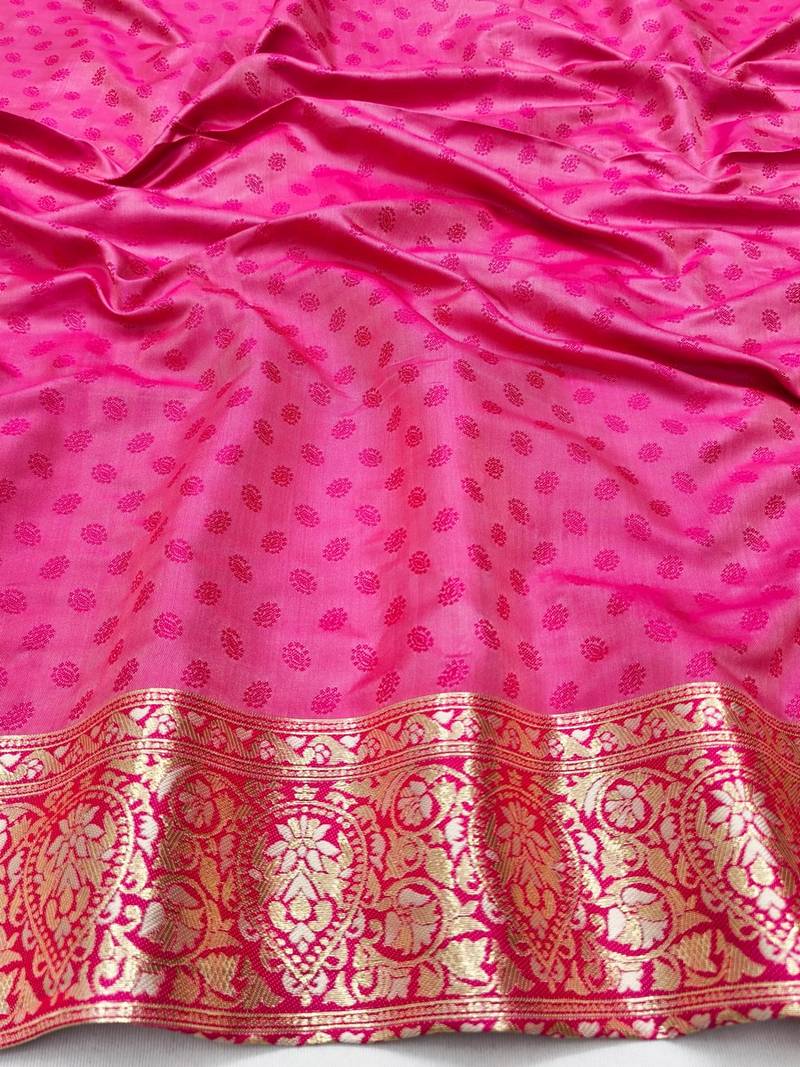 Cream zari woven patola silk blend saree with blouse piece