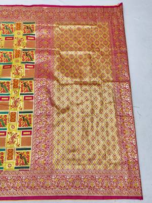 Gold zari woven patola silk blend saree with blouse piece 2