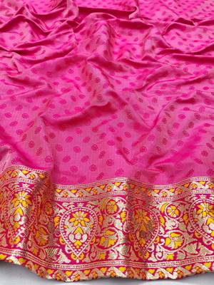 Gold zari woven patola silk blend saree with blouse piece 4