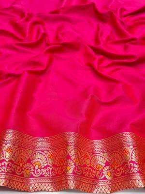 Mustard zari woven silk blend saree with blouse piece 4