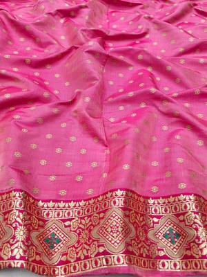 Light green zari woven silk blend saree with blouse piece 4