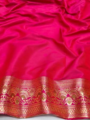 Mehendi zari woven silk blend saree with blouse piece 4