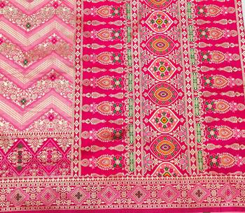 Pink zari woven silk blend saree with blouse piece 5
