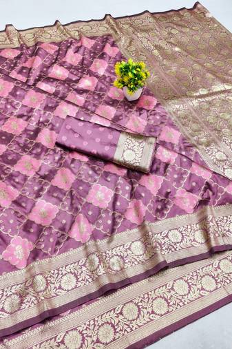 Magenta zari woven banarasi silk blend saree with blouse piece