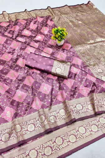 Magenta zari woven banarasi silk blend saree with blouse piece