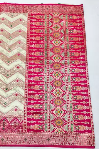 Cream zari woven silk blend saree with blouse piece