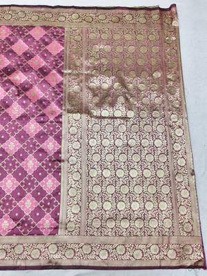 Magenta zari woven silk blend saree with blouse piece 2
