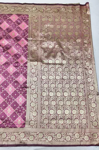Magenta zari woven silk blend saree with blouse piece