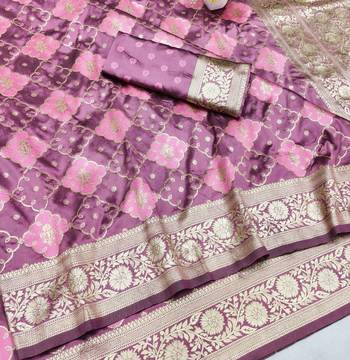 Magenta zari woven silk blend saree with blouse piece 3