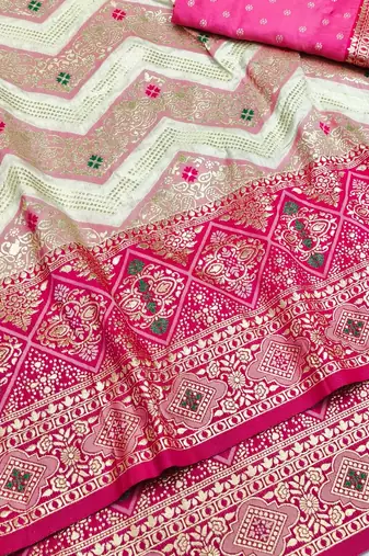 Cream zari woven silk blend saree with blouse piece