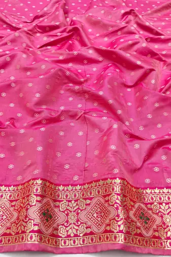 Cream zari woven silk blend saree with blouse piece