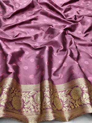 Magenta zari woven silk blend saree with blouse piece 4