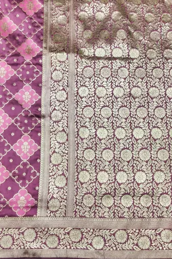Magenta zari woven silk blend saree with blouse piece
